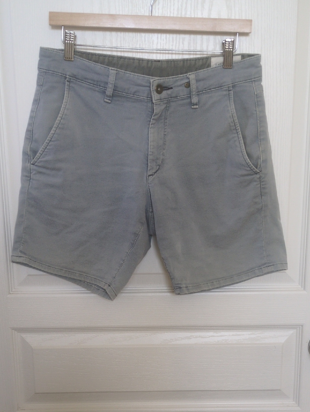 rag & bone Men's Flat-Front Chino Shorts in Light Gray